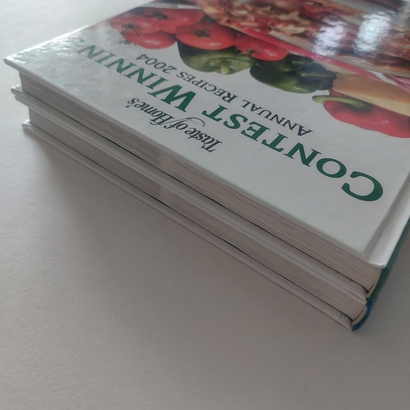 Taste Of Home Contest Winning Annual Recipe Books Lot of 2 - Picture 7 of 9